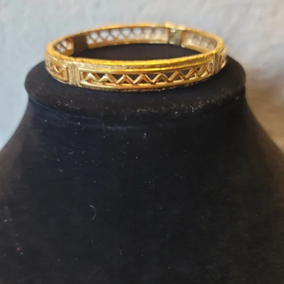 Monet RARE Bangle / Gold Gilded Look / Goldtone, Vintage, Estate, Size 8 - Picture 3 of 10